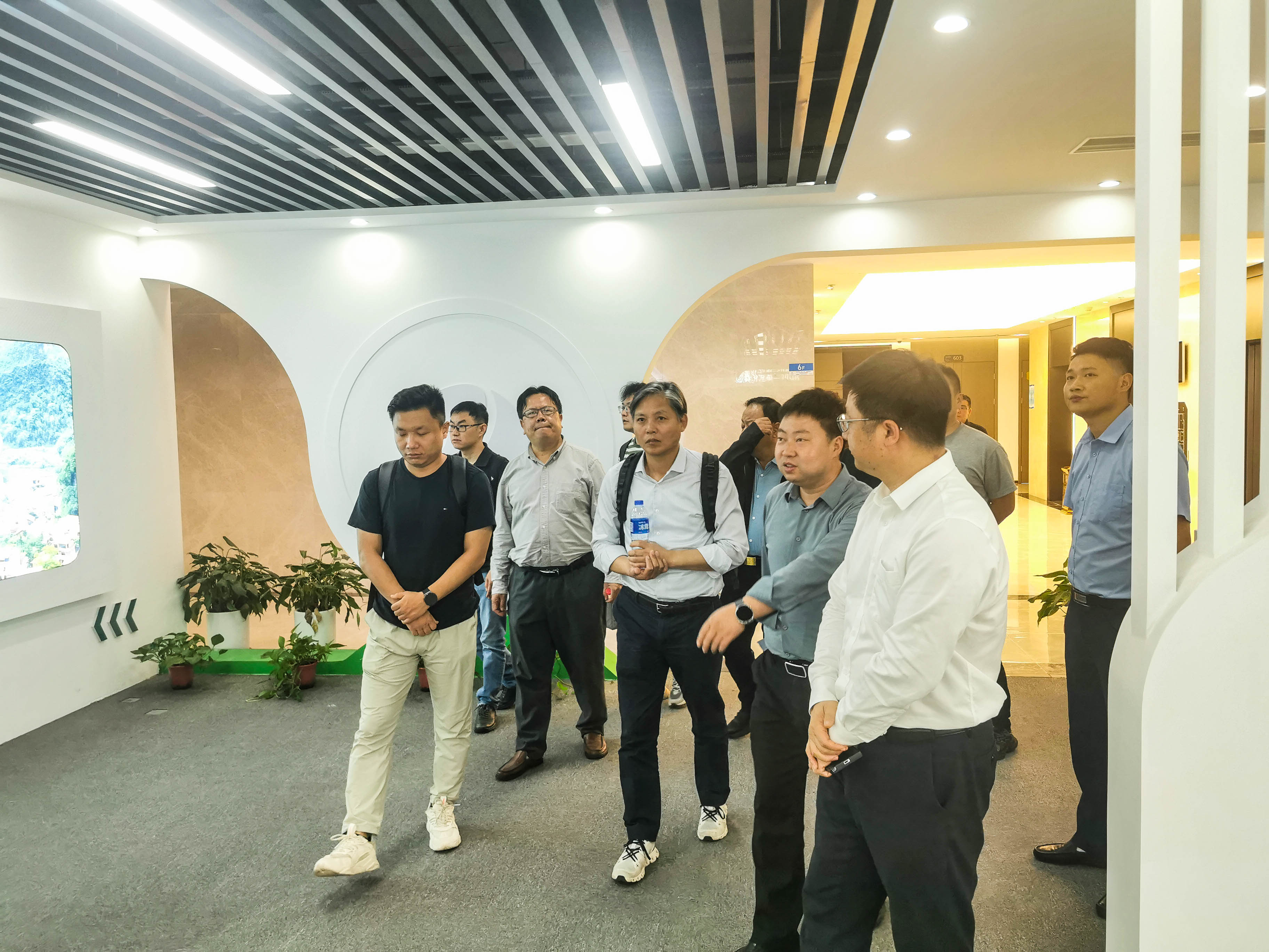 浙江省材料教授團(tuán)隊(duì)來我司參觀考察